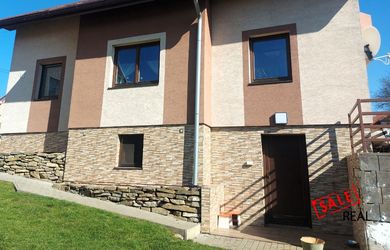 Predaj rodinného domu s garážou, záhradou a terasou – pozemok 580 m²