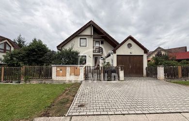 Rodinný dom 4+1, Mojšova Lúčka , 195m², pozemok 824 m², Garáž