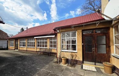 Priestranný rodinný dom s veľkorysým pozemkom – Dolný Badín